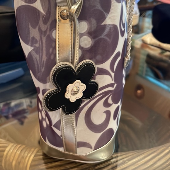 Vera Bradley nylon bag trimmed in silver accent. Bag size is11X8. Pre owned - Picture 2 of 8